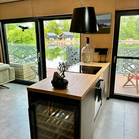 Houseboat With Touch Of Luxury Feriehus