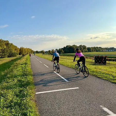 Houseboat With Touch Of Luxury Pressburg