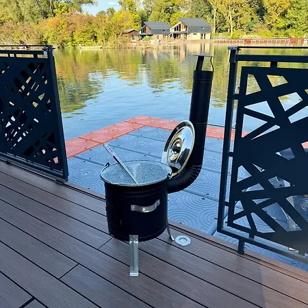 Houseboat With Touch Of Luxury *