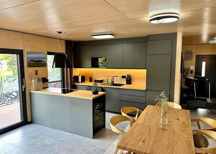 Houseboat With Touch Of Luxury * ברטיסלאבה