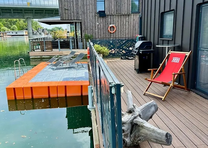 בית נופש Houseboat With Touch Of Luxury