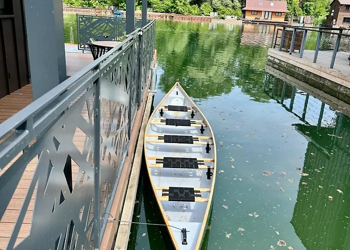 Houseboat With Touch Of Luxury * ברטיסלאבה