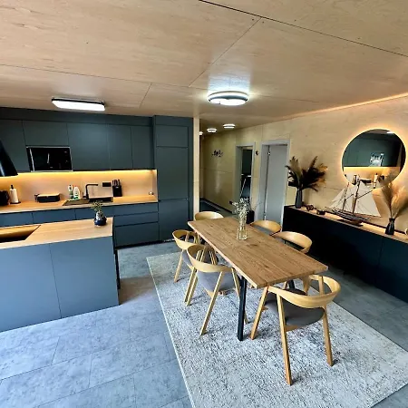 Houseboat With Touch Of Luxury ブラチスラヴァ