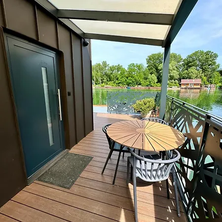 Houseboat With Touch Of Luxury *