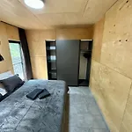Houseboat With Touch Of Luxury Дом отдыха *