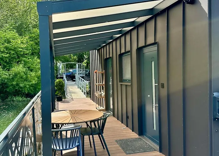 Houseboat With Touch Of Luxury *